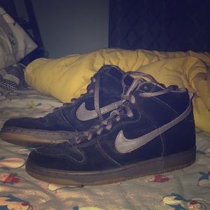 selling this black air force ones hightops so hmu